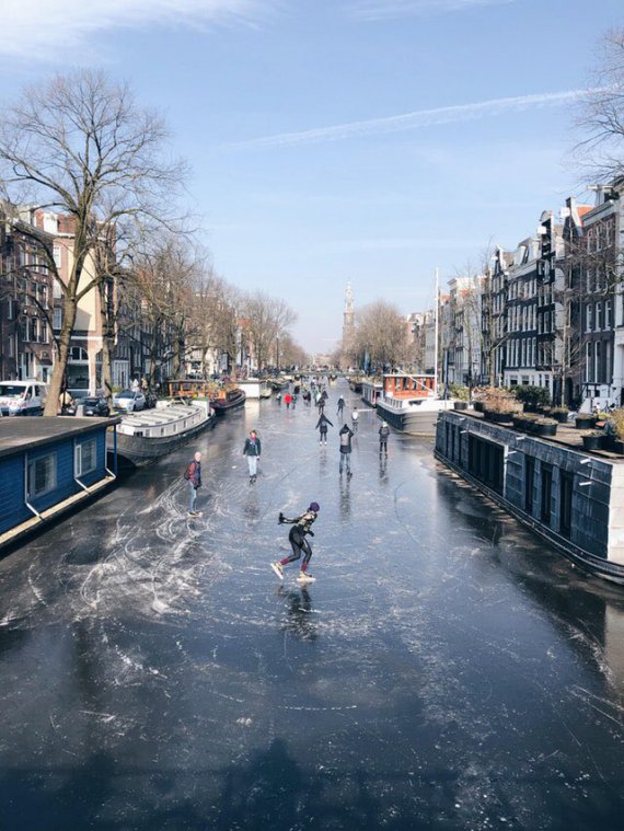 В Амстердаме замезли каналы
