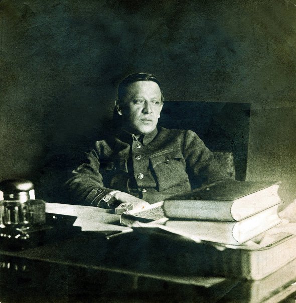 Голова Директорії та Головний отаман військ Української Народної Республіки Симон Петлюра. Одна з останніх фотокарток, зроблена 1925-го в Парижі