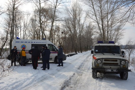 32-річний чоловік Пірнув у ополонку на річці  Дніпро та  пішов під кригу за течією. Врятувати чоловіка не вдалося