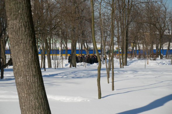 Тітушки біля Дарницького райсуду прийшли підтримати обвинуваченого у вбивстві Юрія Крисіна