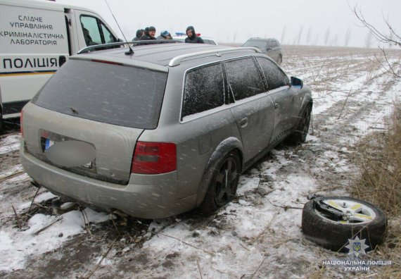 Поліцейські  припинили діяльність злочинної групи з чотирьох осіб,   яка останні 5 років грабувала ювелірні крамниці та банківські термінали на території всієї України