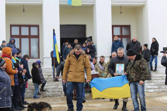 Похорони 34-річного бійця 95  десантно-штурмової бригади Вадима Сапеску