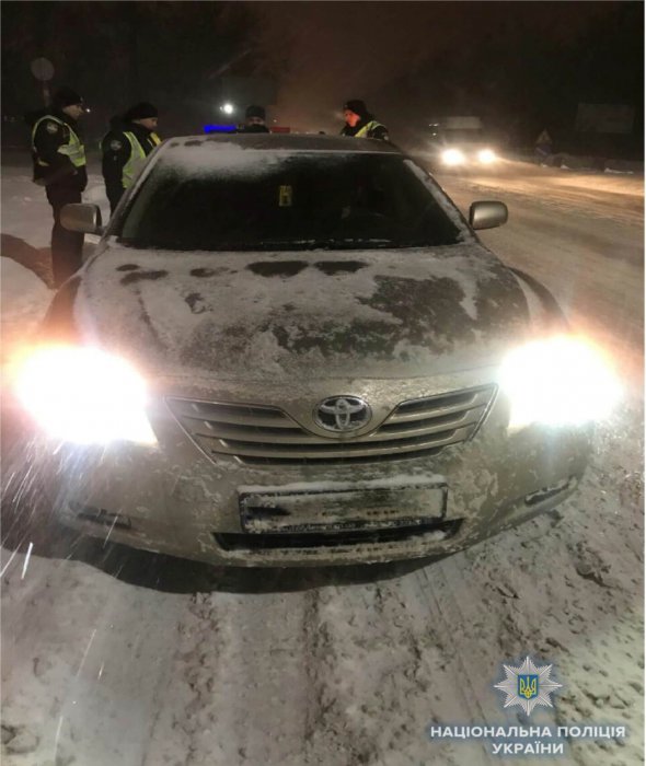 Правоохоронці затримали   іноземців, які поранили таксиста та  викрали автомобіль