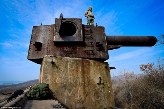 Российские экстремалы посетили заброшенную крепость во Владивостоке