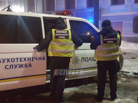 У центрі Києва, поруч з Музеєм історії,   з гранатомету розстріляли ресторан