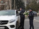 В Одесі з 8 березня жінок вітали патрульні. Фото: ГУНП