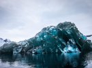 Фотограф зняв фантастично красивий айсберг в Атлантичному океані. Фото: Алекс Корнелл