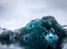 Фотограф снял фантастически красивый айсберг в Атлантическом океане. Фото: Алекс Корнелл