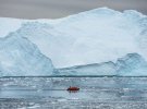 Фотограф снял фантастически красивый айсберг в Атлантическом океане. Фото: Алекс Корнелл