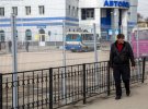 В оккупированном Крыму вокзалы обносят высокими заборами.