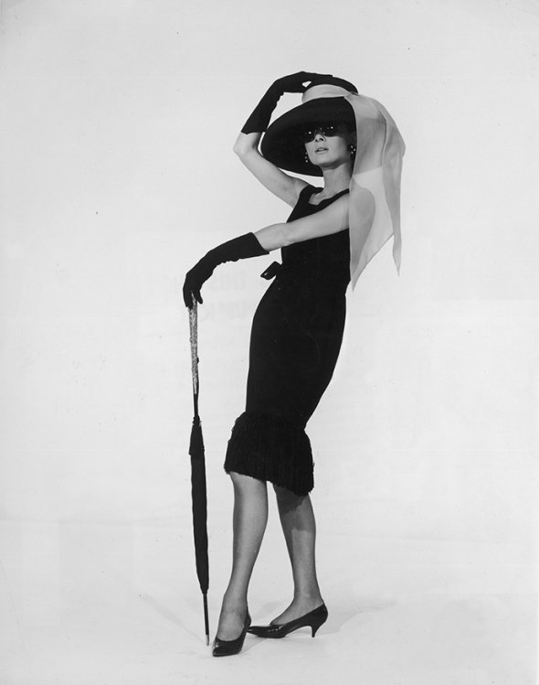 Одри Хепберн в черном платье от Юбера де Жеванши