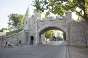 Валы города Квебека - единственные сохранившиеся городские стены в Северной Америке к северу от Мексики.