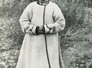 Жінка в білій свиті. Харківщина, фото кінця XIX ст.