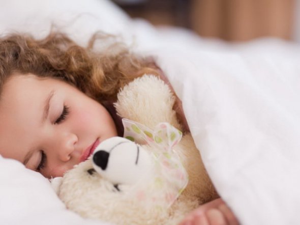 В цілому новонароджені сплять від 14 до 17 годин в день з нерегулярними періодами в 2-3 години, проведених без сну.