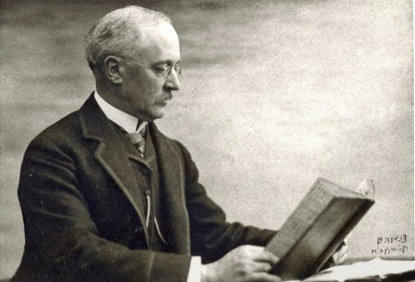 У 1912 році він виступив з доповіддю про історію створення свого двигуна на зборах німецьких суднобудівників і незабаром підготував рукопис своєї книги «Походження дизель-моторів».
