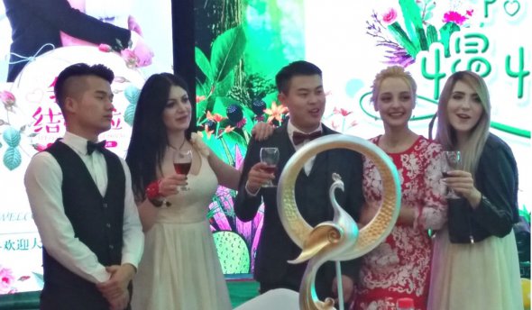 Економ-весілля: наречена-українка вразила китайця відмовою від грошей
