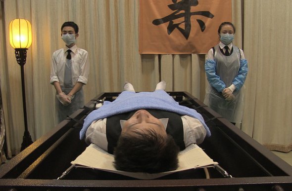 Кадр з британського документального фільма "Майже небеса"