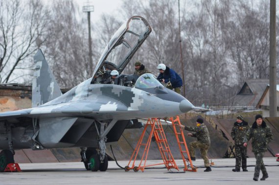 В Івано-Франківській бригаді тактичної авіації триває льотна підготовка