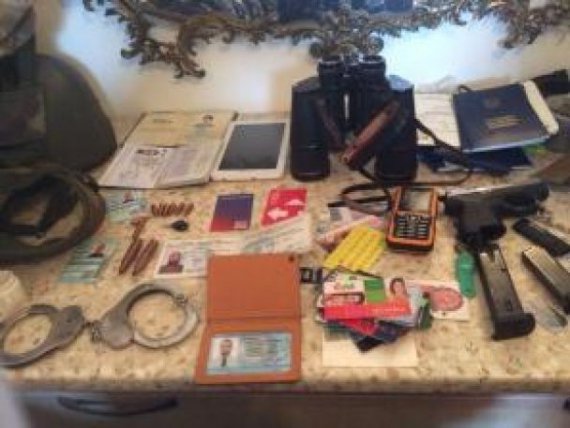 В Одесі під час обшуків у представників злочинного угруповання правоохоронці вилучили кулемет, автомати, гранати та тротилові шашки, а також наркотики