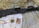 В Одесі під час обшуків у представників злочинного угруповання правоохоронці вилучили кулемет, автомати, гранати та тротилові шашки, а також наркотики