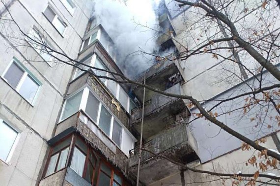 В квартире многоэтажки вспыхнул пожар, погиб человек