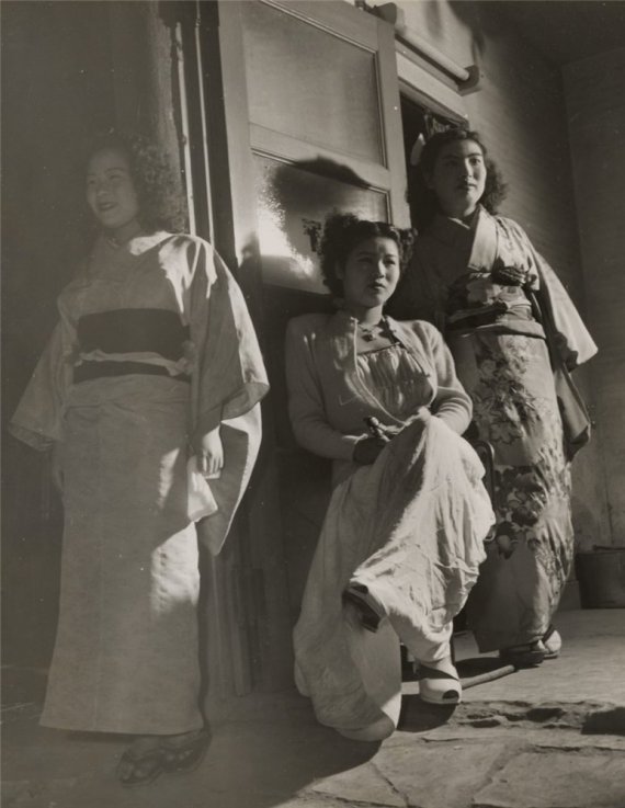 Уличных проституток, обслуживающих солдат оккупационных войск в Японии в 1940-е годы называли "панпан"