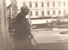 Максим Рыльский на балконе гостиницы "Интурист" ( "Жорж") во Львове, июль-август 1959