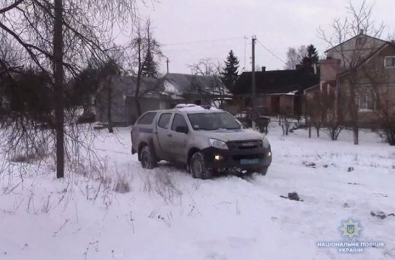 Шестеро зловмисників викрали двох чоловіків, катували у підвалі орендованого будинку та вимагали переписати на них все майно