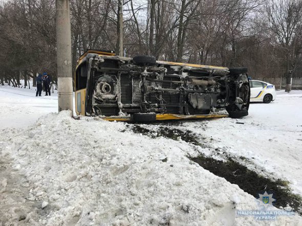 ДТП з маршруткою в Запоріжжі  сталася під час спроби обгону на великій швидкості