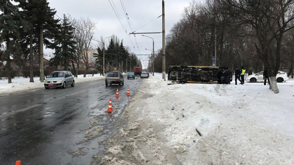 ДТП з маршруткою в Запоріжжі  сталася під час спроби обгону на великій швидкості