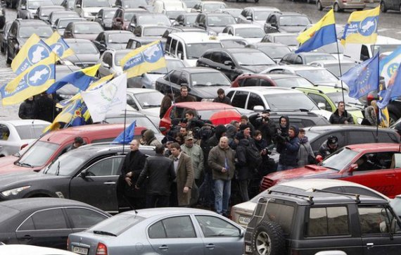 Сотни автомобилей с протестом 21 марта 2011 отправились из Львова и Луганска в Киев