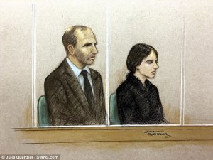  35-річна Сабріна Куйдер та Уіссем Медуні, 40 років, звинувачуються у вбивстві емігрантки із Франції. Скетч із зали суду, автор Оллі Бейлі 