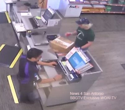 Мужчина отправлял два взрывных пакетов в отделении курьерской компании FedEx. На этом и попался
