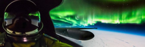 Северное сияние из окна самолета-разведчика