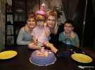 Христина Амірза із трьома синами — 12-річним Карлом, 9-річний Вікторем та 3-річним Михайлом. 