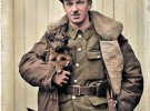 Британські солдати Першої світової війни зі своїми тваринами