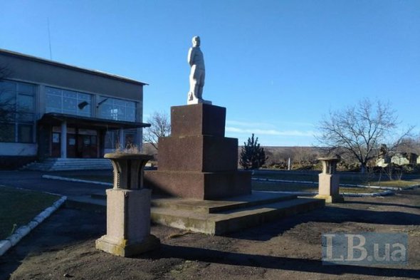 Сільрада не знає кому поставили пам'ятник