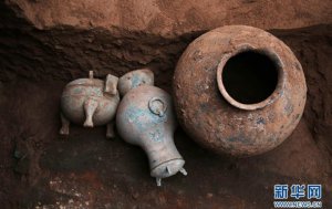У Китаї знайшли чашу з алкоголем, яка була похована 2000 років тому. Фото: Сhina.org