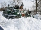 Рятувальники застосовують військовий шляхопрокладник БАТ-2