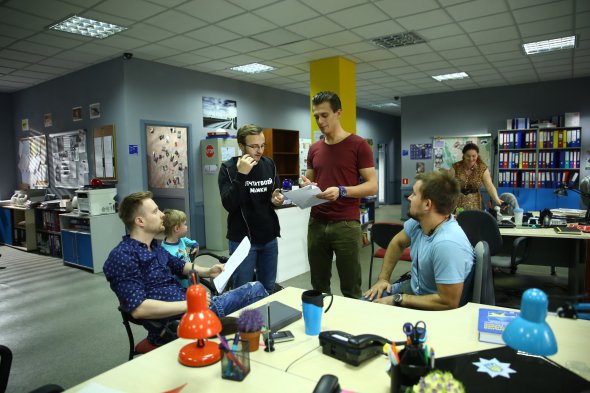 Серіал "Копи на роботі" є адаптацією французького скетчкому