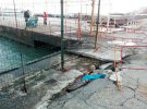 Море безперешкодно руйнує ялтинську набережну. Окупанти за нею не доглядають