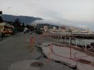 Море безперешкодно руйнує ялтинську набережну. Окупанти за нею не доглядають