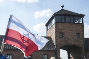 Польская сторона решили перевести часть вины Холокоста на украинцев. Фото: pixabay.com