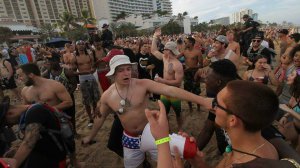 В начале марта тысячи студентов со всей страны съезжаются во Флориду, чтобы устраивать вечеринки. Традиции более 70 лет.