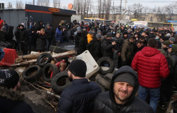 Активисты Нацкорпуса перекрыли выезд с завода "АТЕК"