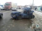 В Харькове грузовик вылетел на встречную полосу и столкнулась с 5 машинами. Фото: Нацполиция