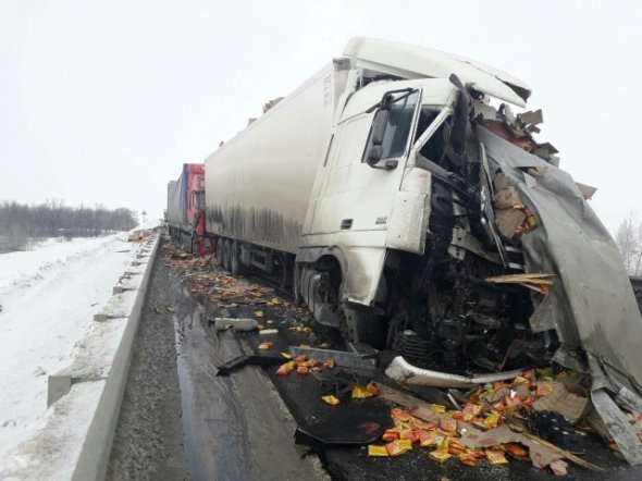 Вантажівка DAF з України, на яку припав основний удар. Загинув 50-річний водій.