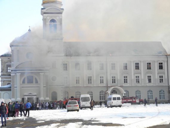 Вогонь зайнявся у спортивно-оздоровчому комплексі "Layar Palace", який розташований у приміщеннях колишньої військової частини