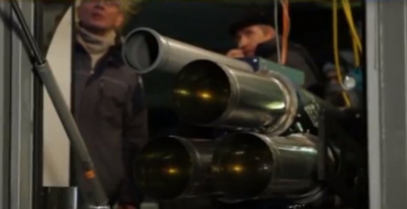 Во время сюжета на российском телевидении вместо лазера показали конструкцию из водопроводных труб и стройматериалов