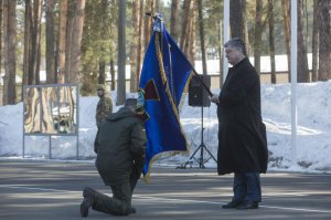 Петр Порошенко присвоить двум полкам Нацгвардии имена казацких полководца и гетмана